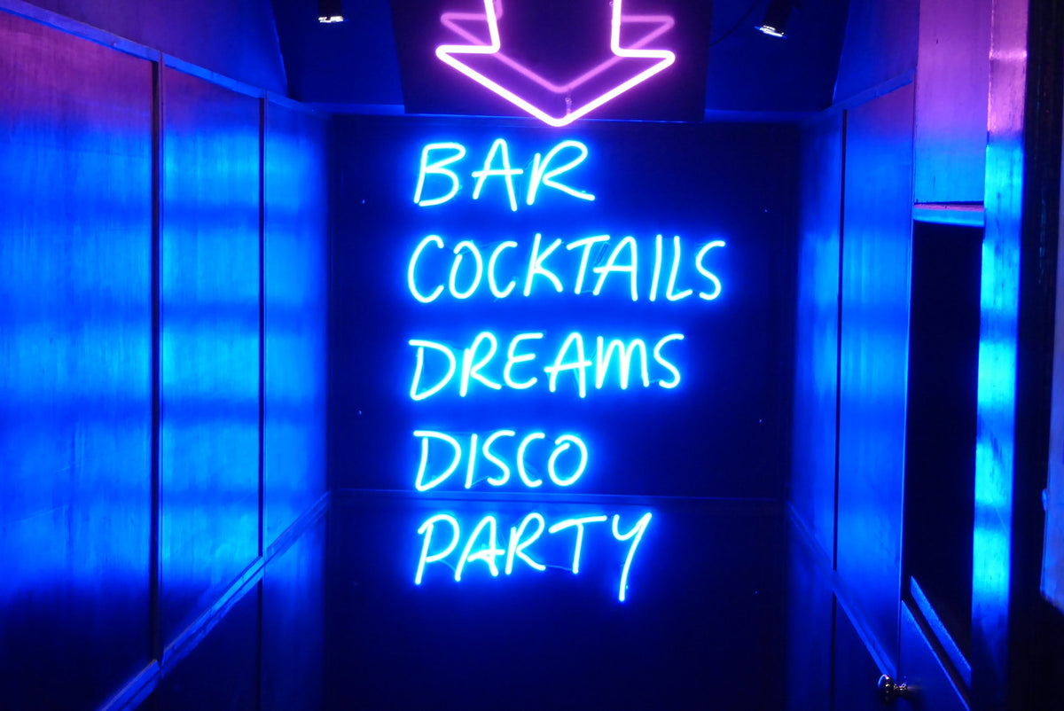 Happy Hour Neon Schild Beleuchtung
