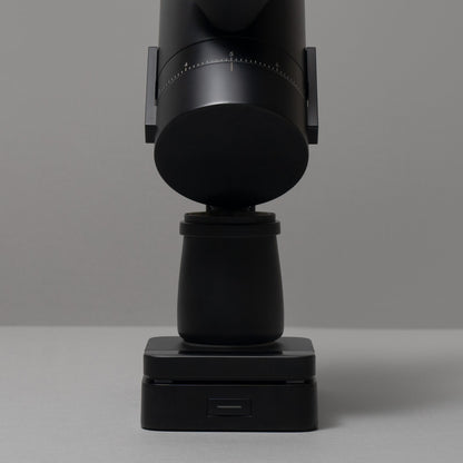 Acaia Orbit Single Dose Grinder elektrische Kaffeemühle schwarz, mit schwarzem Dosierbecher und Acaia Lunar