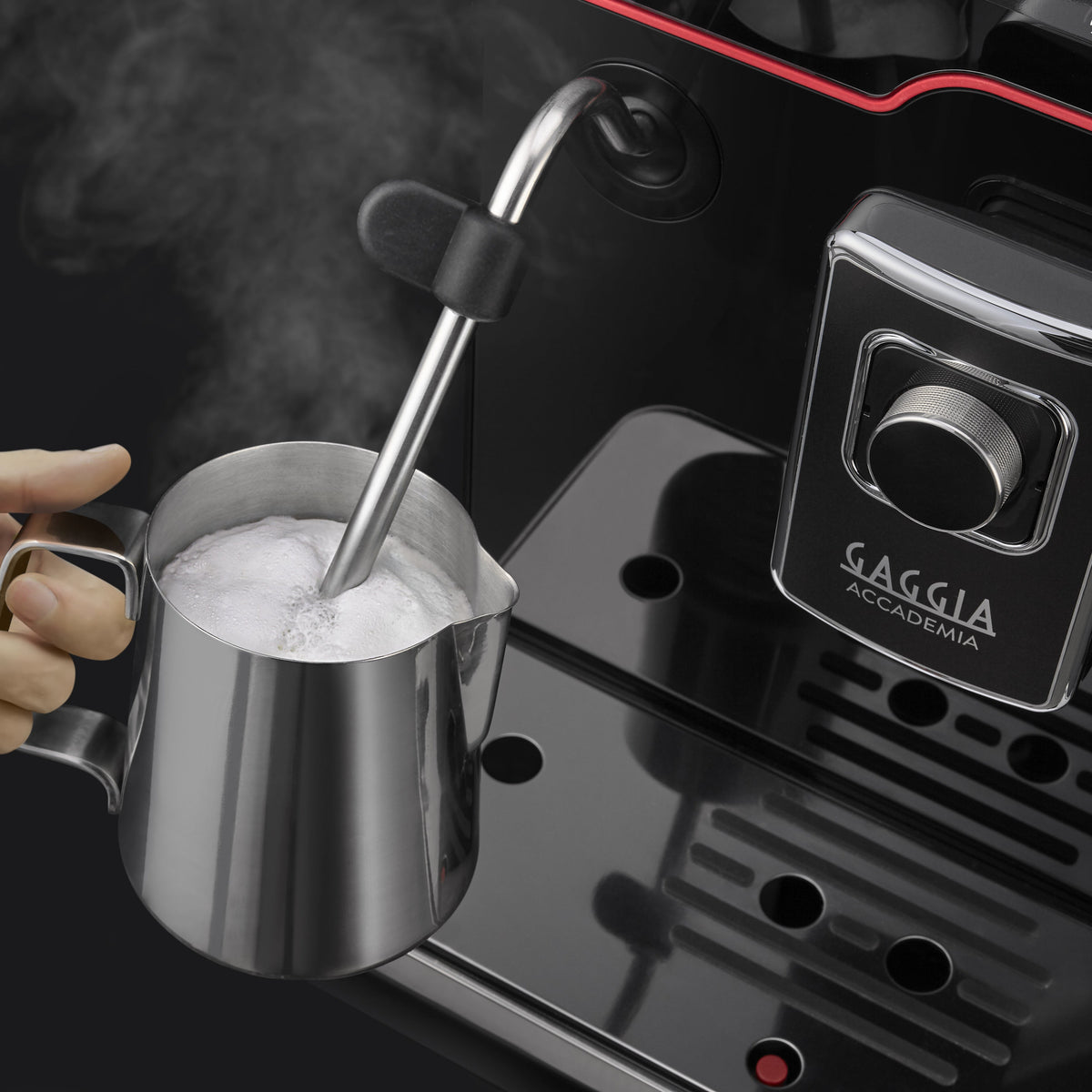 Gaggia Accademia Kaffeevollautomat Black Glass, Dampflanze zum Aufschäumen im Milk Pitcher