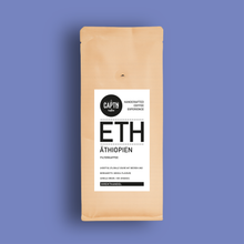 Äthiopen Kaffee Beutel auf rotem Hintergrund