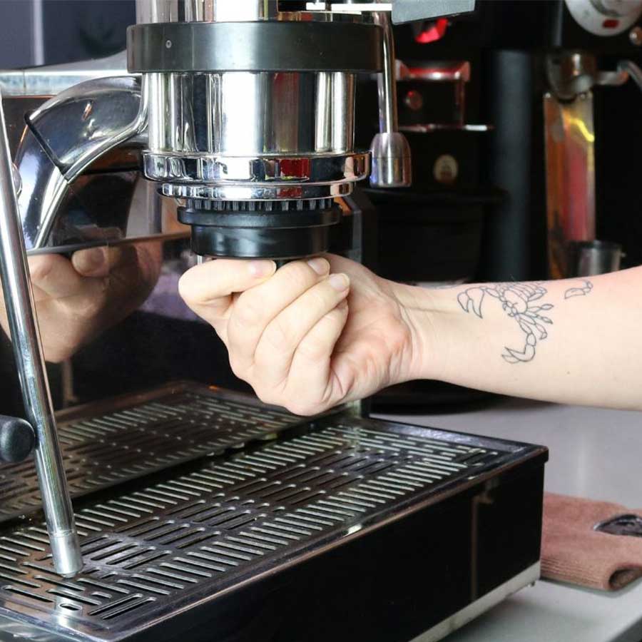 Rhino Screen Driver Plus Reinigungstool für Espressomaschinen, Anwendung