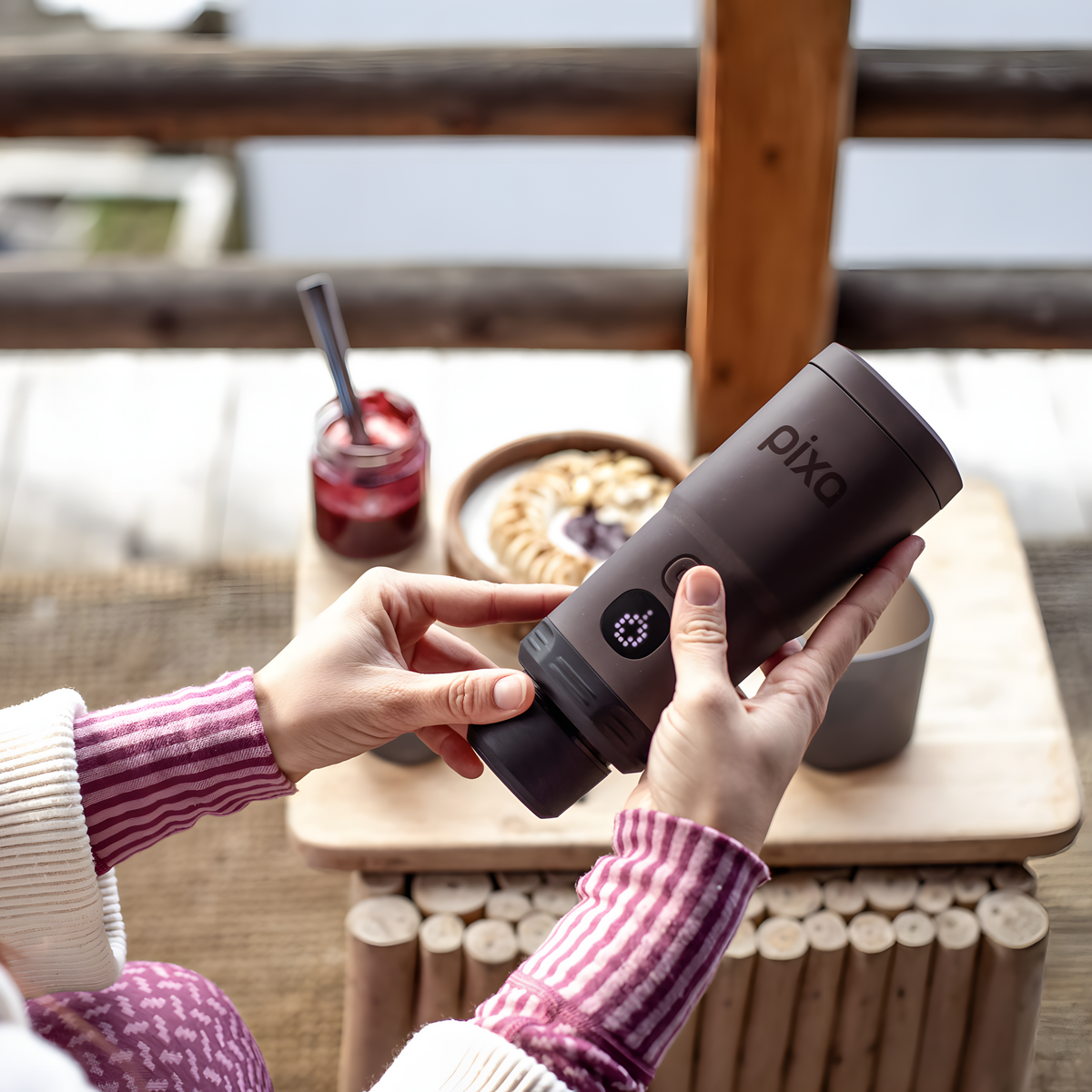 Wacaco Pixapresso tragbare elektrische Espressomaschine für unterwegs Dark Burgundy