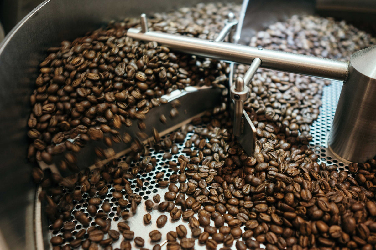Kaffeebohnen im Röster